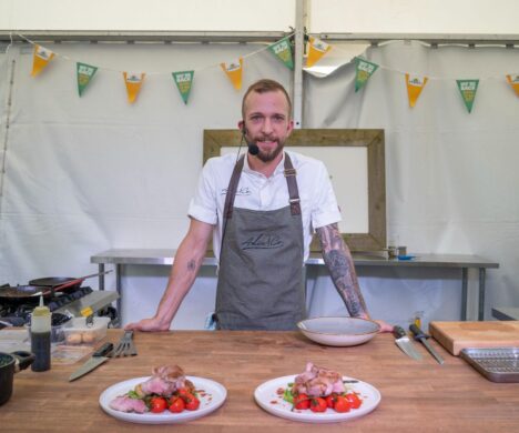 attractions-food live 2